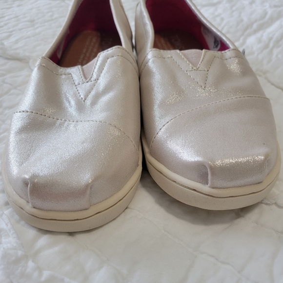 TOMS Youth Alpargata Shoes Muted Metallic Pink & Cream Bottom 1 NWOT Rare Color - Picture 5 of 9